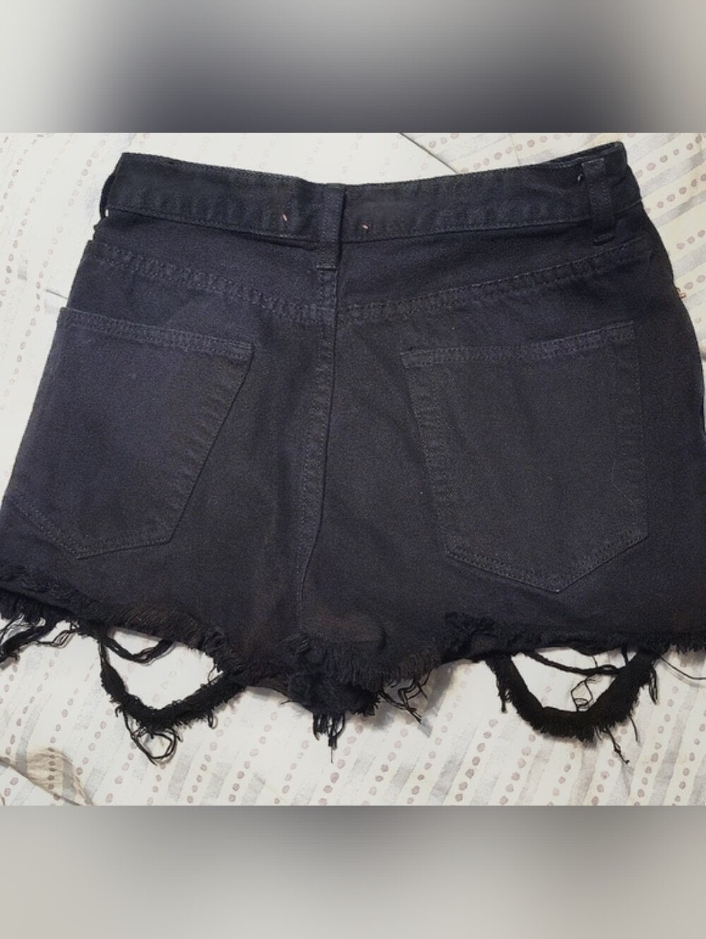 💜5/$25💜 Med Distressed Jean Shorts - Picture 2 of 10